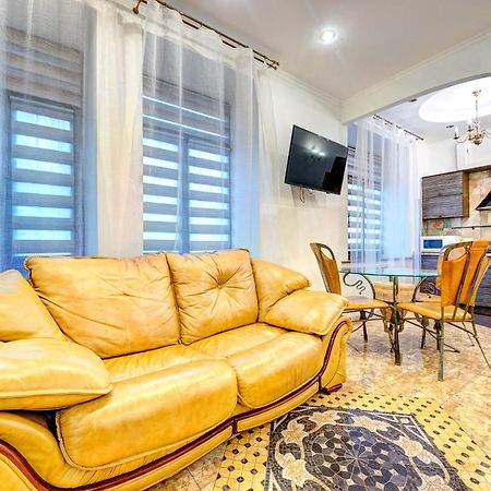 Світло! Vip Apartment In The Druzhby Narodiv Metro Station Kiew Exterior foto