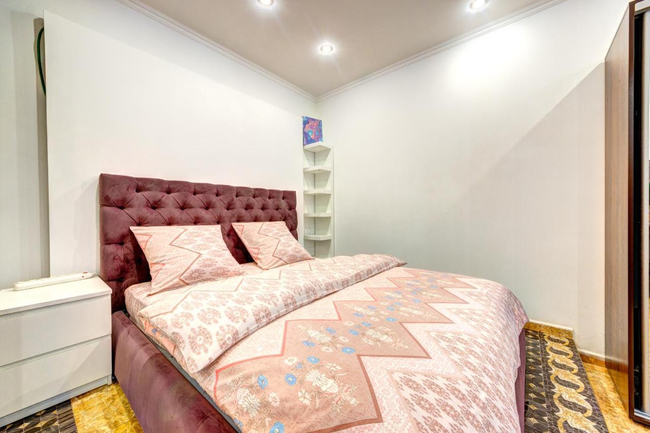 Світло! Vip Apartment In The Druzhby Narodiv Metro Station Kiew Exterior foto