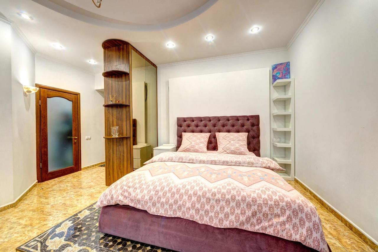 Світло! Vip Apartment In The Druzhby Narodiv Metro Station Kiew Exterior foto