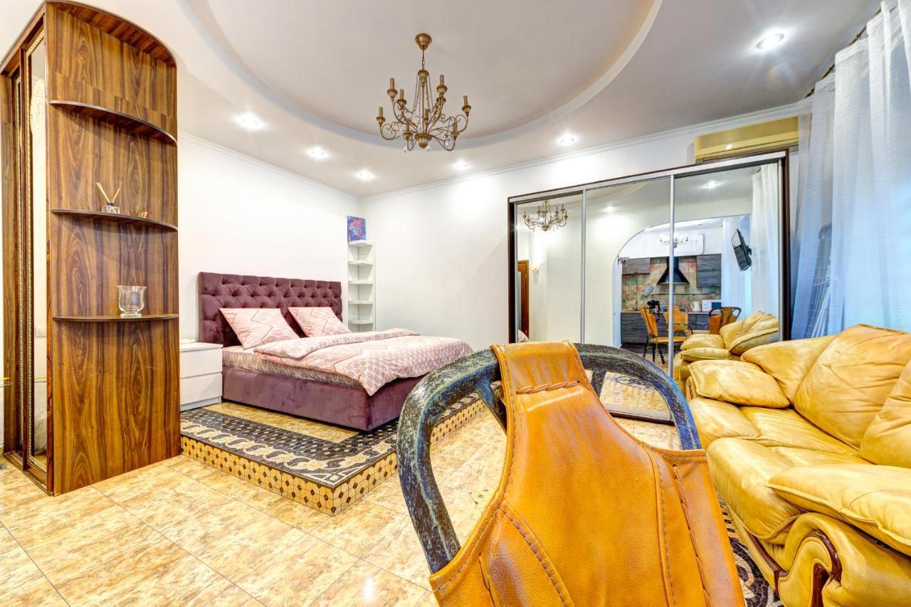 Світло! Vip Apartment In The Druzhby Narodiv Metro Station Kiew Exterior foto