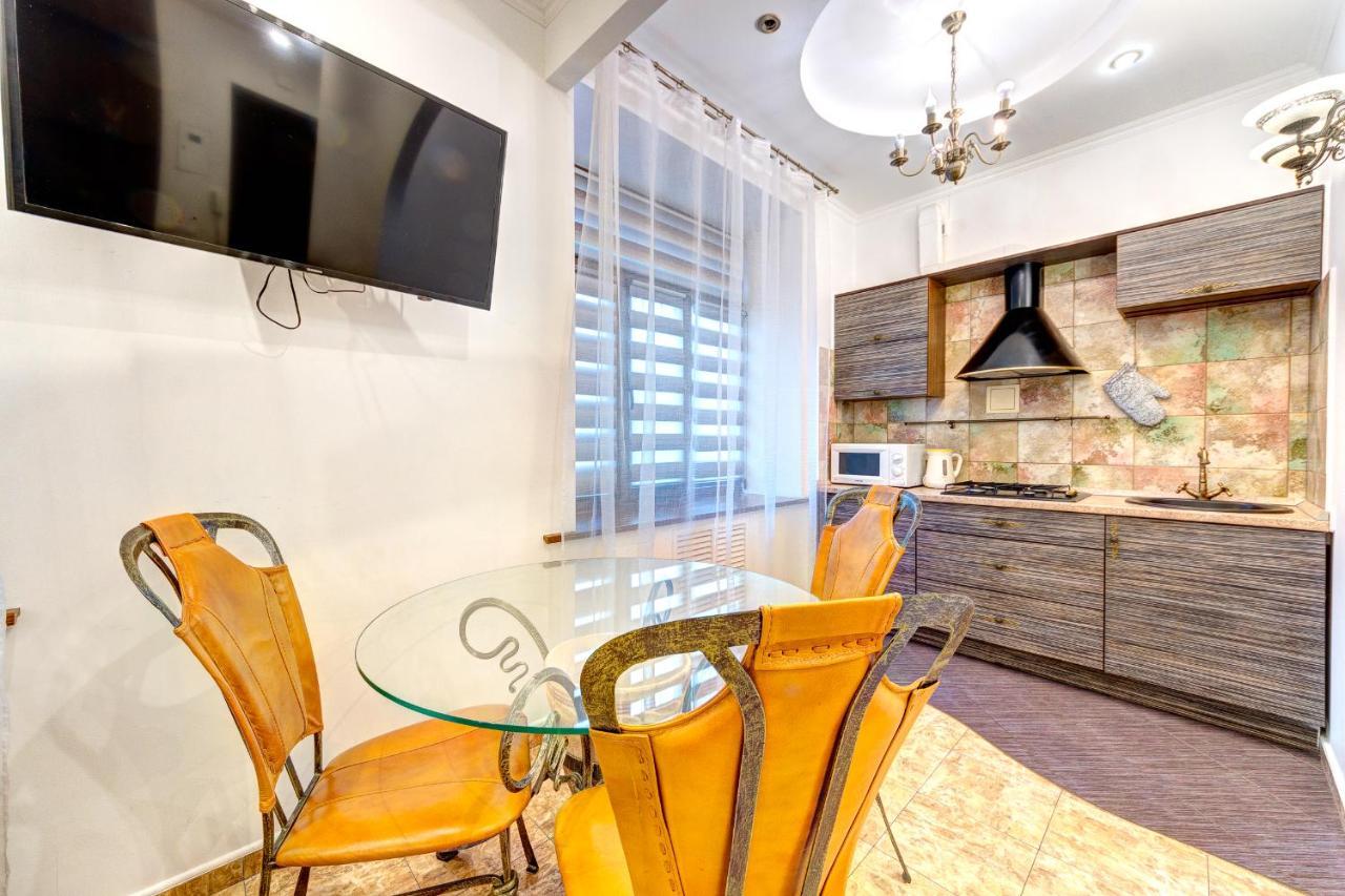 Світло! Vip Apartment In The Druzhby Narodiv Metro Station Kiew Exterior foto